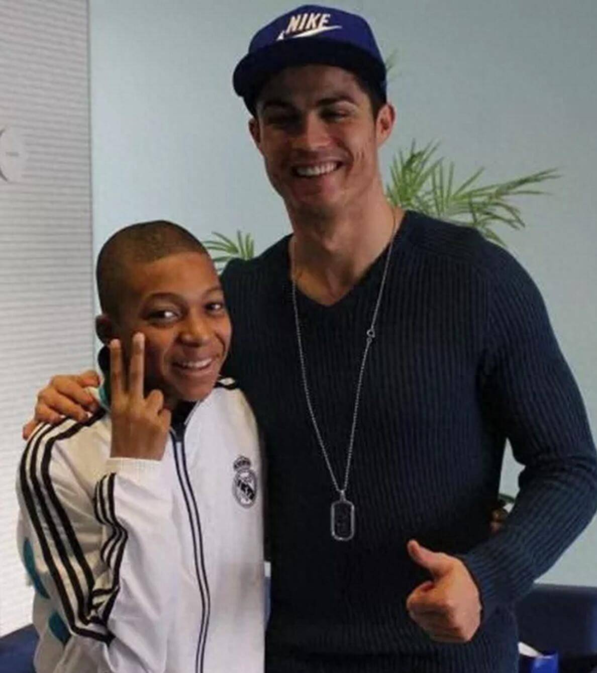 壹号娱乐-萨拉赫爆冷击败IGC罗在雄鹿比赛中逆转，姆巴佩迎来五赛季高光表现都惊呆了的简单介绍